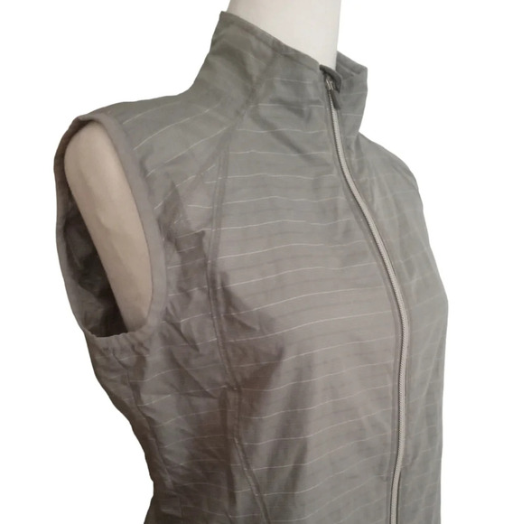 Athleta Jamming Run Vest Reflective Gray Color Camping Hiking Size Small - Picture 5 of 8